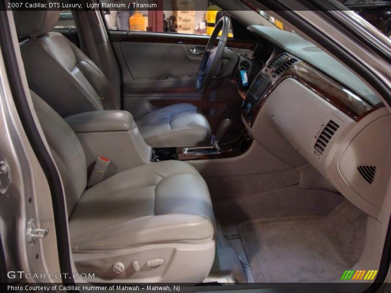 Light Platinum / Titanium 2007 Cadillac DTS Luxury