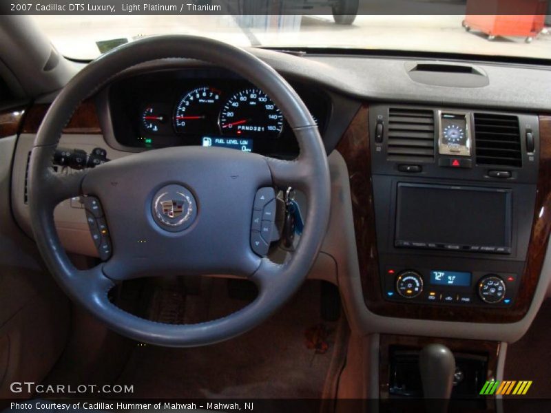 Light Platinum / Titanium 2007 Cadillac DTS Luxury