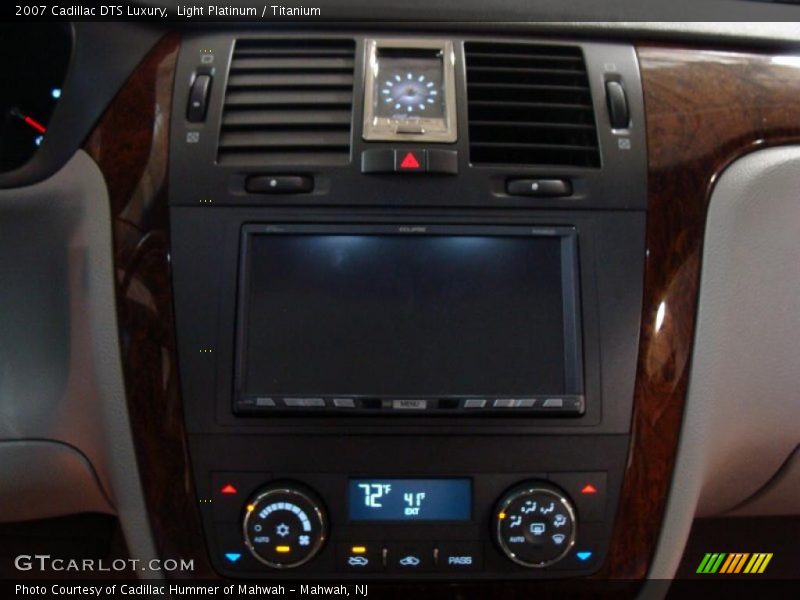 Light Platinum / Titanium 2007 Cadillac DTS Luxury