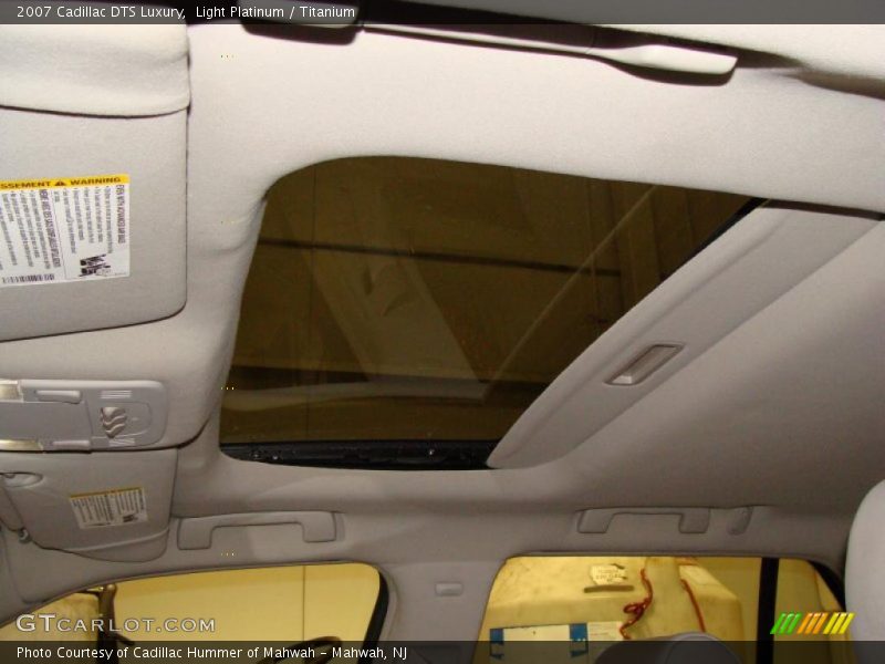 Light Platinum / Titanium 2007 Cadillac DTS Luxury