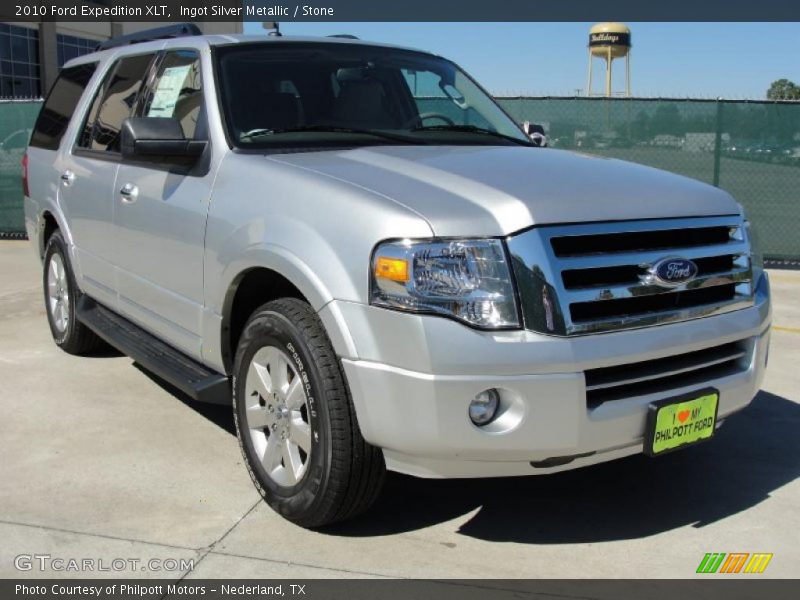 Front 3/4 View of 2010 Expedition XLT