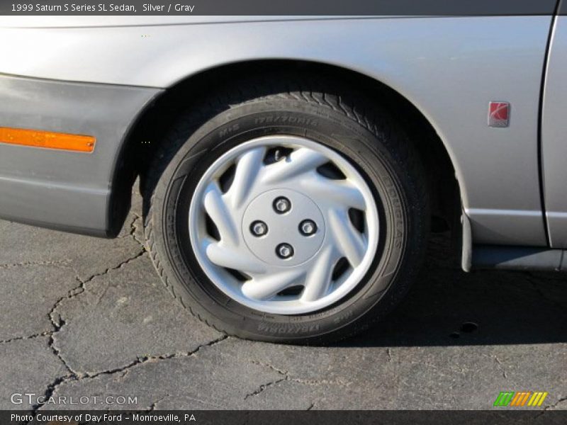 Silver / Gray 1999 Saturn S Series SL Sedan