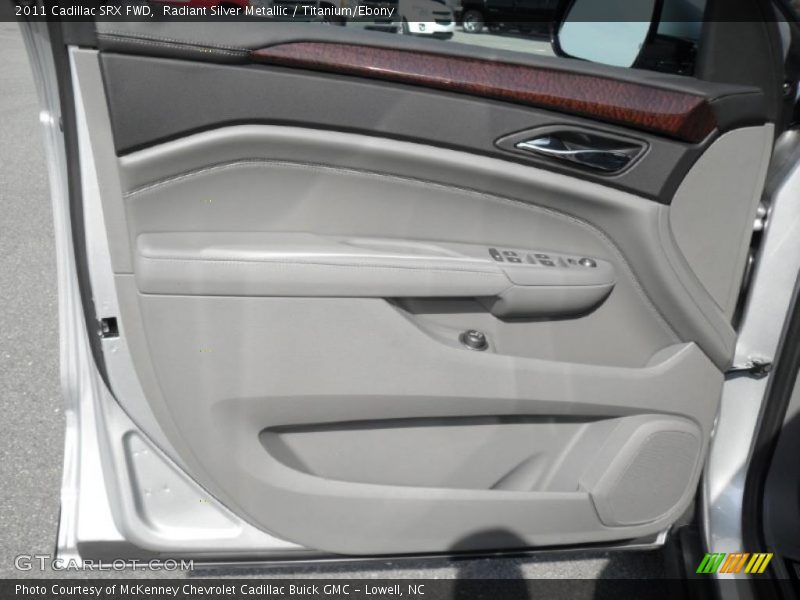 Radiant Silver Metallic / Titanium/Ebony 2011 Cadillac SRX FWD