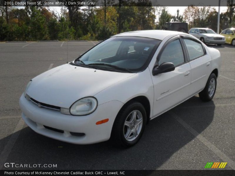 Front 3/4 View of 2001 Neon SE