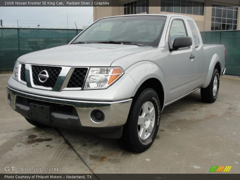 Radiant Silver / Graphite 2006 Nissan Frontier SE King Cab