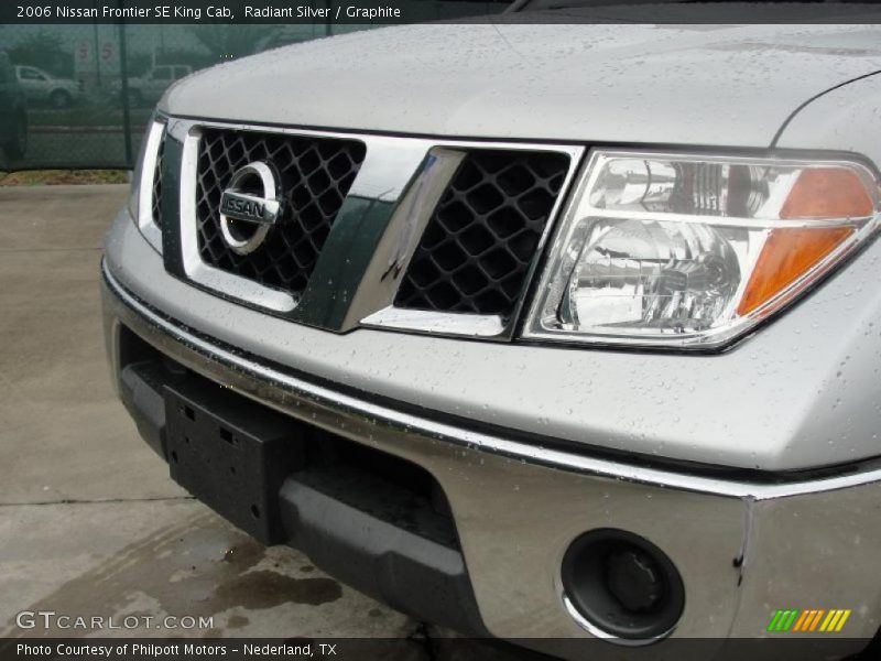 Radiant Silver / Graphite 2006 Nissan Frontier SE King Cab