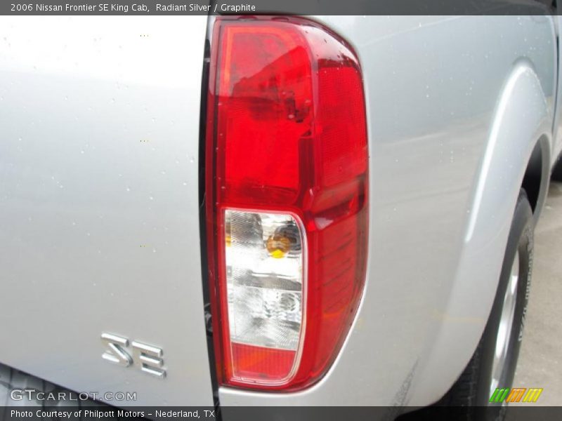Radiant Silver / Graphite 2006 Nissan Frontier SE King Cab