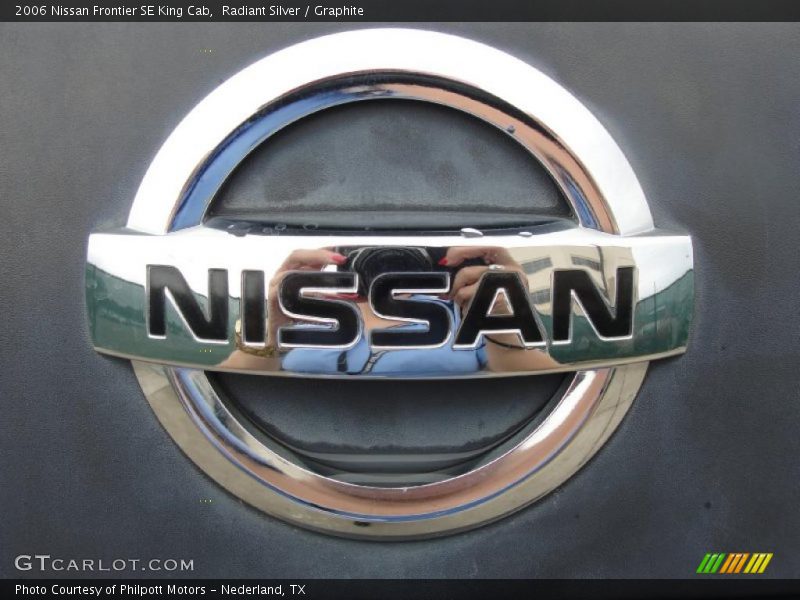  2006 Frontier SE King Cab Logo