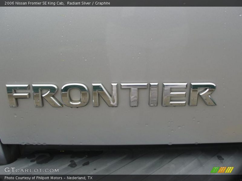 Radiant Silver / Graphite 2006 Nissan Frontier SE King Cab