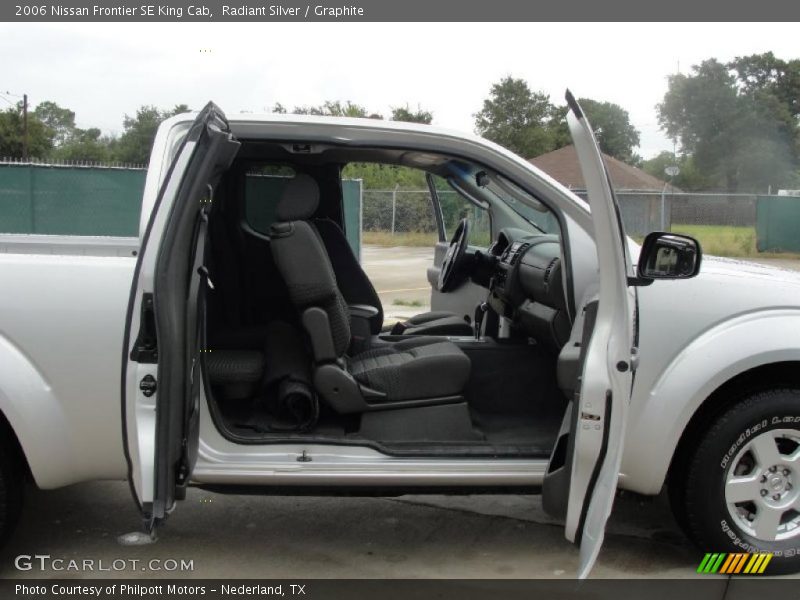  2006 Frontier SE King Cab Graphite Interior