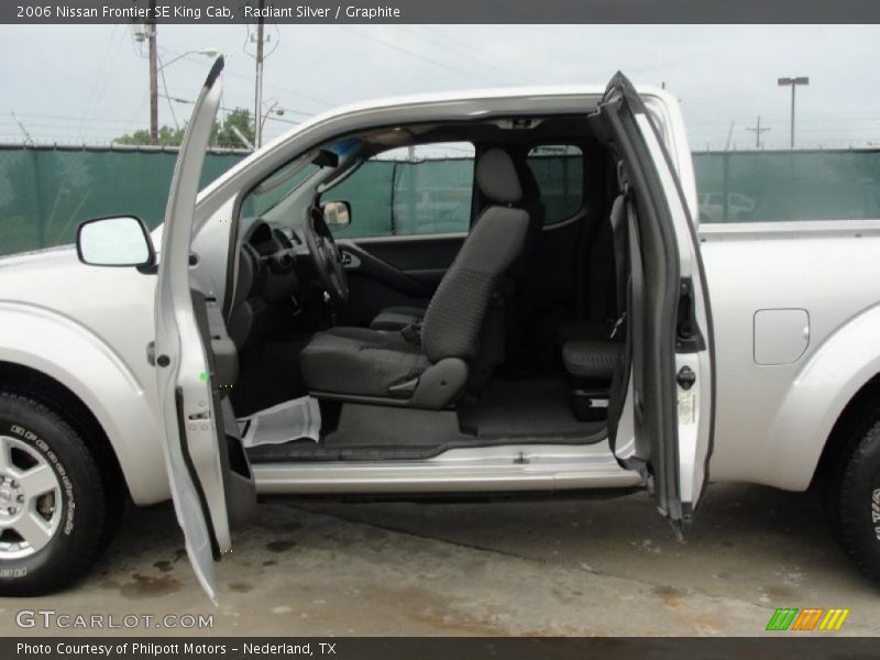 Radiant Silver / Graphite 2006 Nissan Frontier SE King Cab