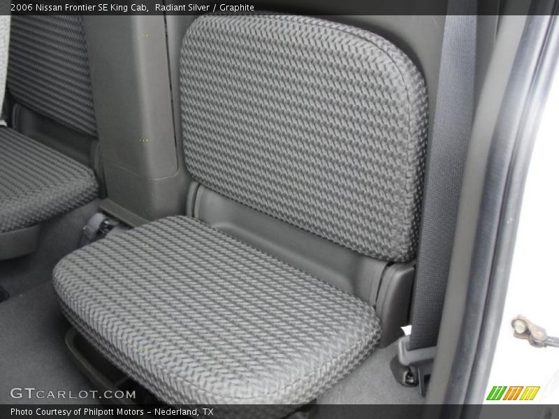 Radiant Silver / Graphite 2006 Nissan Frontier SE King Cab