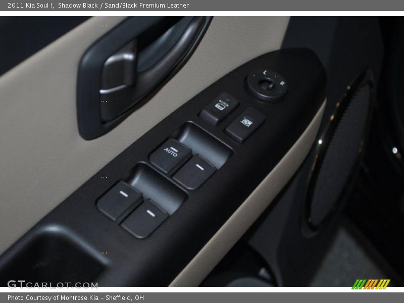 Shadow Black / Sand/Black Premium Leather 2011 Kia Soul !