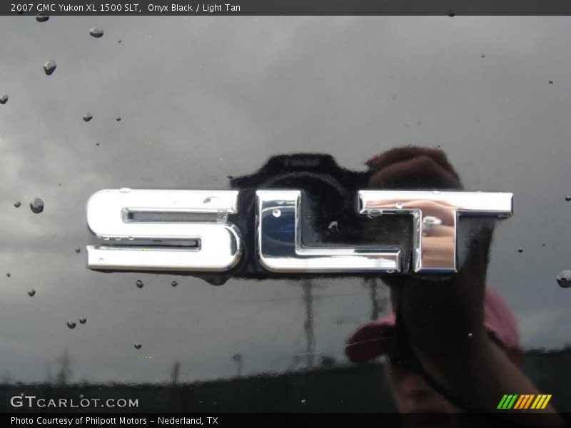  2007 Yukon XL 1500 SLT Logo