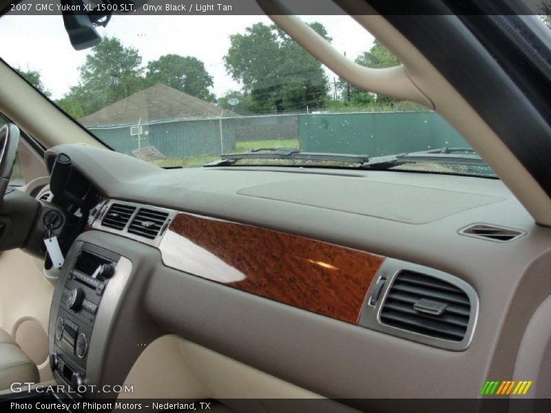 Dashboard of 2007 Yukon XL 1500 SLT