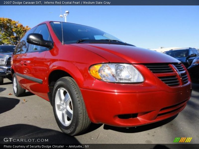 Front 3/4 View of 2007 Caravan SXT