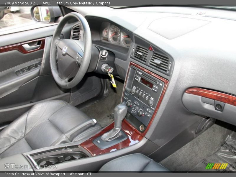  2009 S60 2.5T AWD Graphite Interior