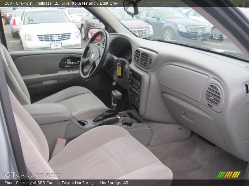  2007 TrailBlazer LS Light Gray Interior