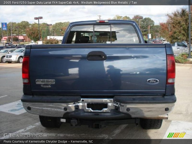 Medium Wedgewood Blue Metallic / Tan 2005 Ford F250 Super Duty Lariat FX4 SuperCab 4x4
