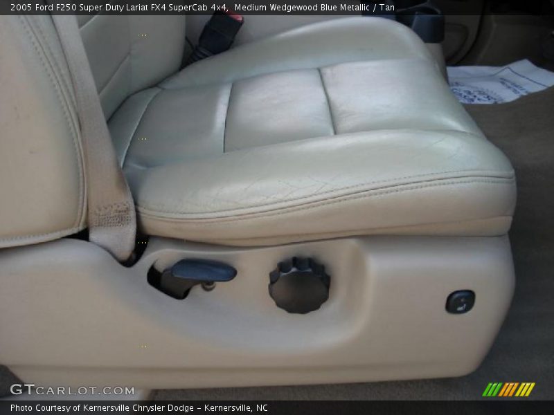 Medium Wedgewood Blue Metallic / Tan 2005 Ford F250 Super Duty Lariat FX4 SuperCab 4x4