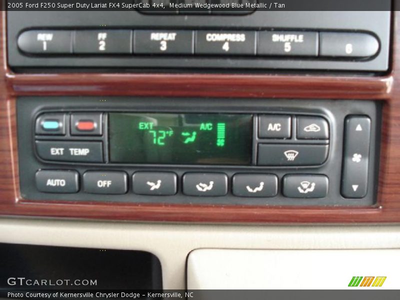 Medium Wedgewood Blue Metallic / Tan 2005 Ford F250 Super Duty Lariat FX4 SuperCab 4x4