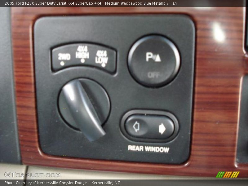 Medium Wedgewood Blue Metallic / Tan 2005 Ford F250 Super Duty Lariat FX4 SuperCab 4x4