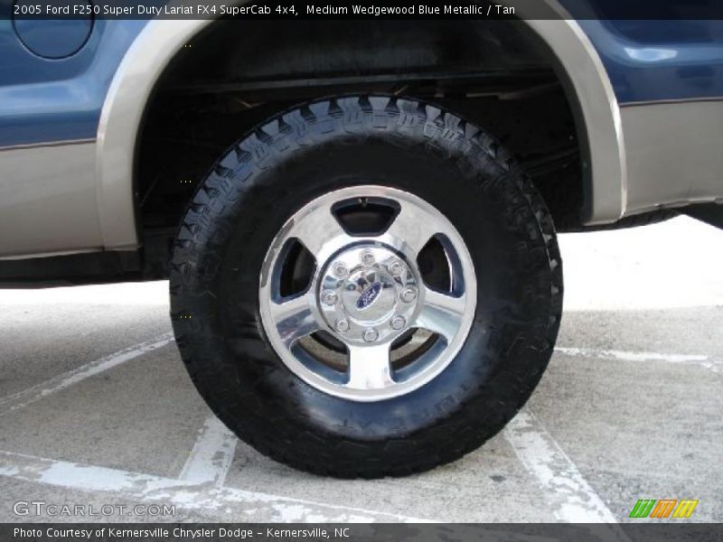 Medium Wedgewood Blue Metallic / Tan 2005 Ford F250 Super Duty Lariat FX4 SuperCab 4x4