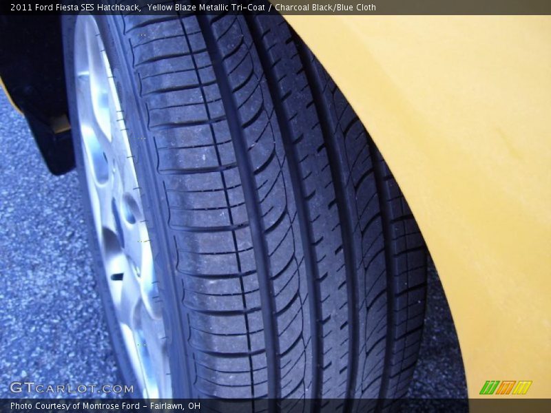 Yellow Blaze Metallic Tri-Coat / Charcoal Black/Blue Cloth 2011 Ford Fiesta SES Hatchback