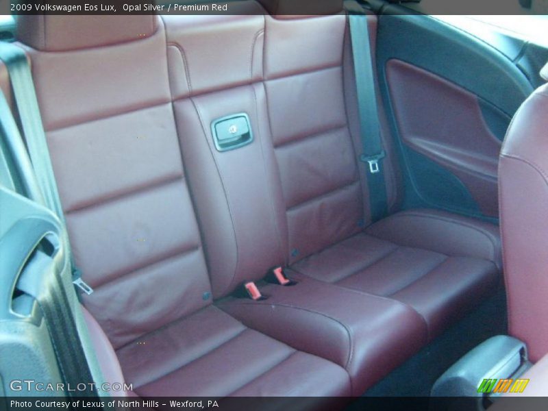  2009 Eos Lux Premium Red Interior