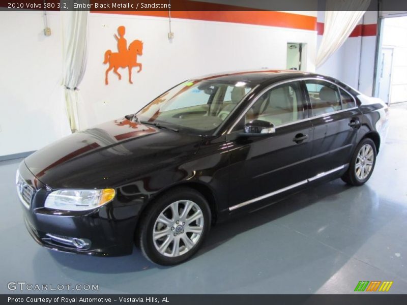 Front 3/4 View of 2010 S80 3.2