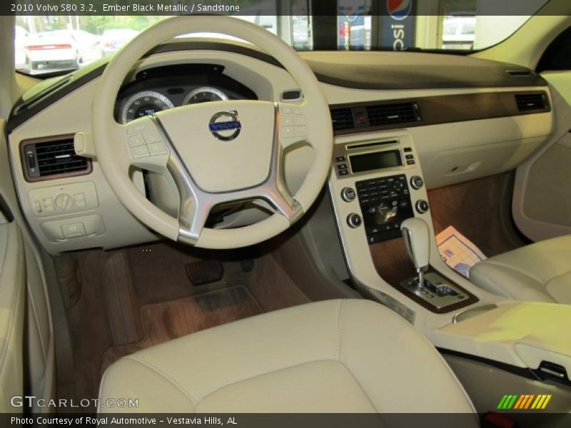 Dashboard of 2010 S80 3.2