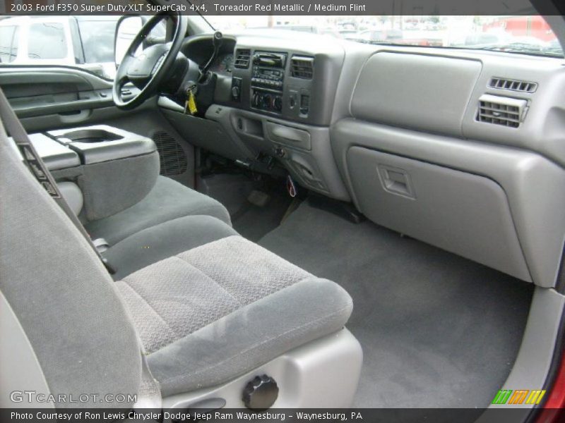 Dashboard of 2003 F350 Super Duty XLT SuperCab 4x4