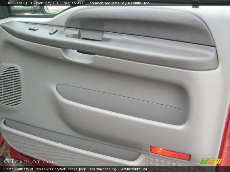 Door Panel of 2003 F350 Super Duty XLT SuperCab 4x4