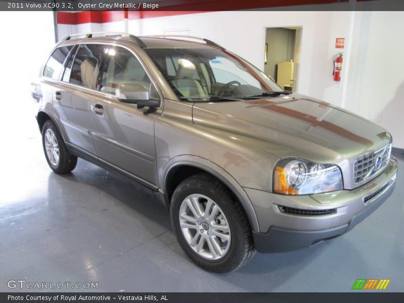 Front 3/4 View of 2011 XC90 3.2