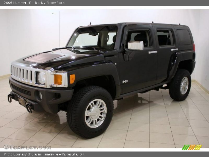 Front 3/4 View of 2006 H3 