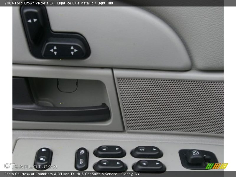 Light Ice Blue Metallic / Light Flint 2004 Ford Crown Victoria LX