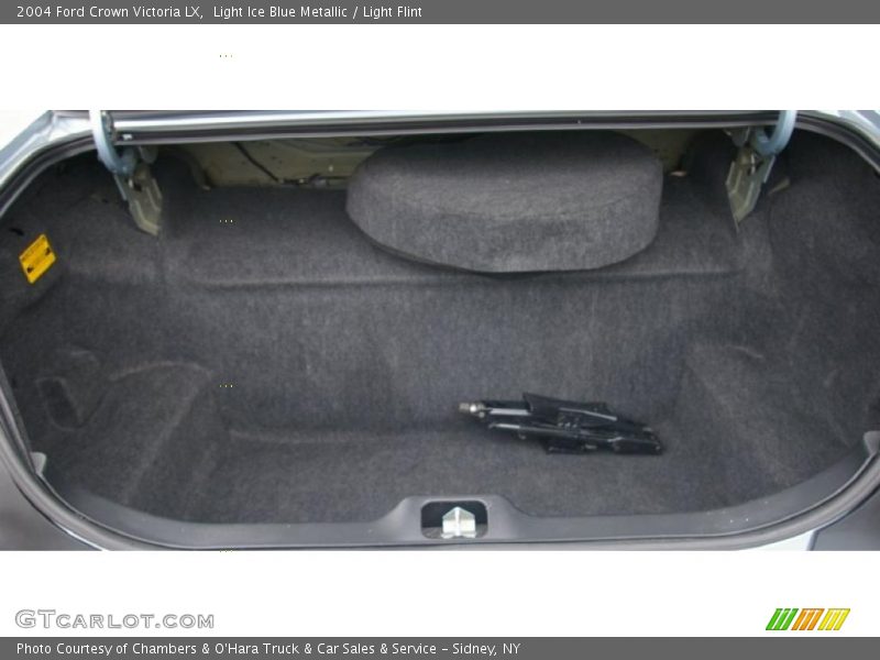  2004 Crown Victoria LX Trunk