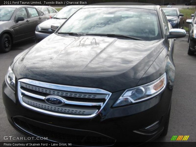 Tuxedo Black / Charcoal Black 2011 Ford Taurus Limited