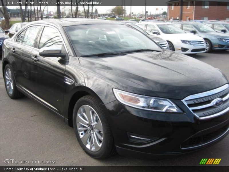 Tuxedo Black / Charcoal Black 2011 Ford Taurus Limited
