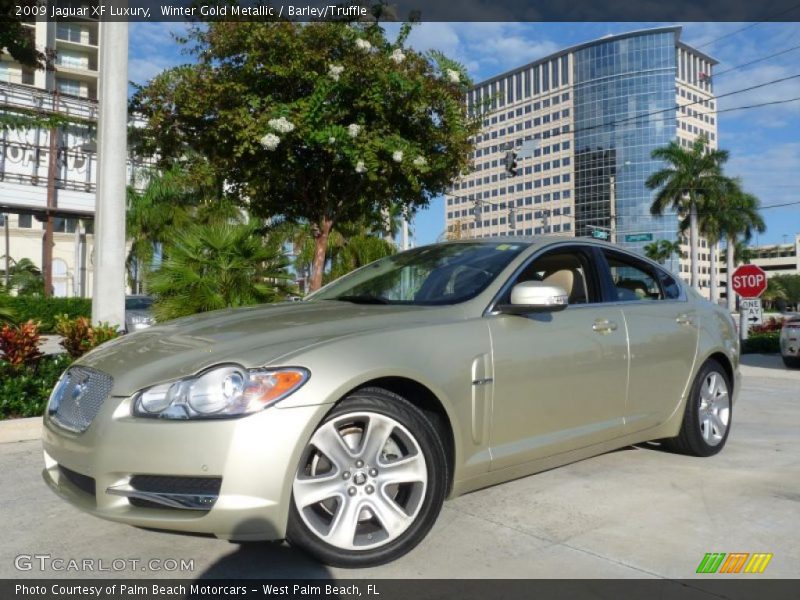 Front 3/4 View of 2009 XF Luxury