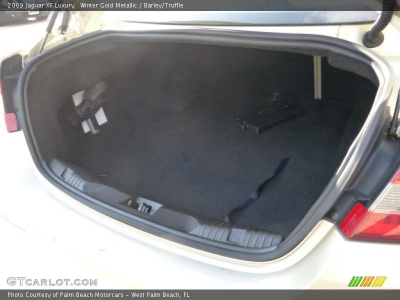  2009 XF Luxury Trunk