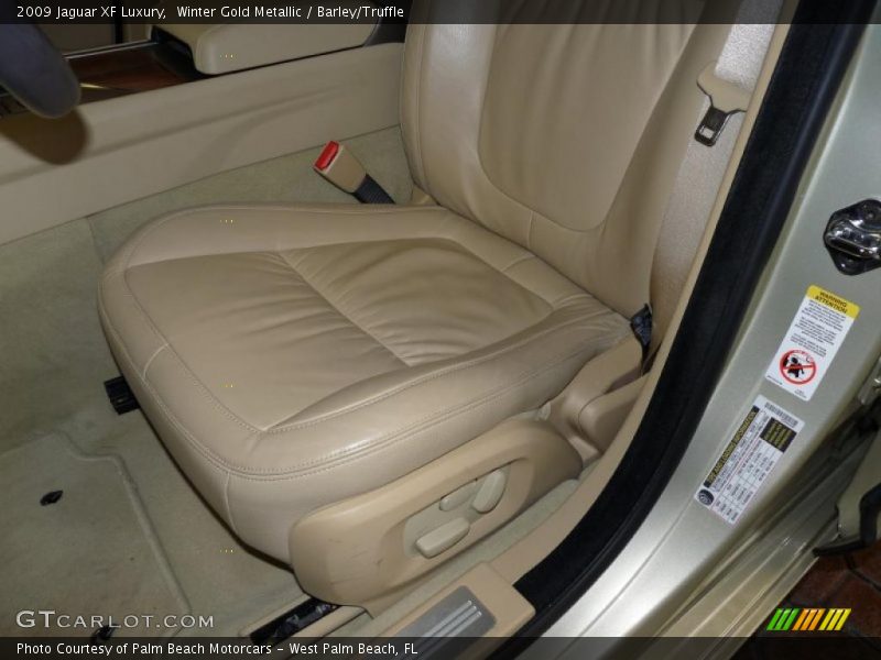  2009 XF Luxury Barley/Truffle Interior