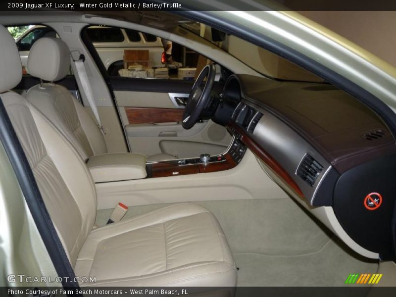  2009 XF Luxury Barley/Truffle Interior