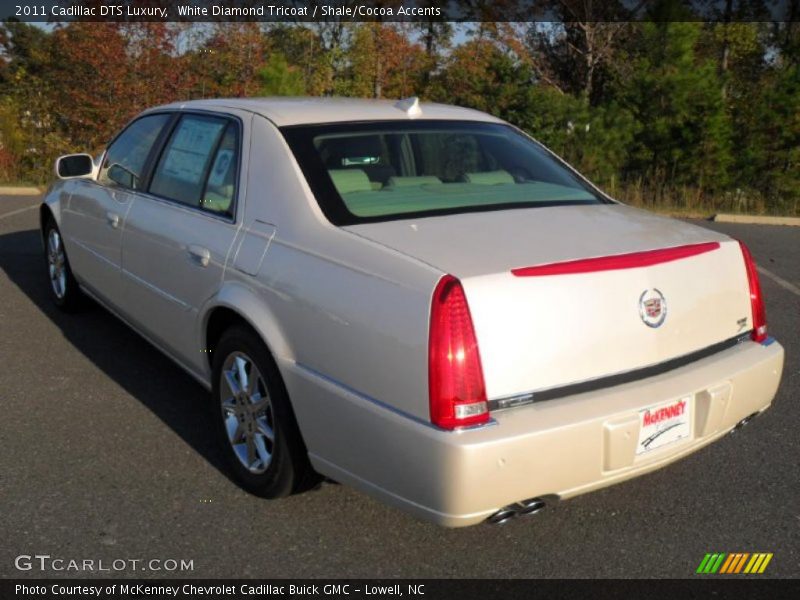 White Diamond Tricoat / Shale/Cocoa Accents 2011 Cadillac DTS Luxury
