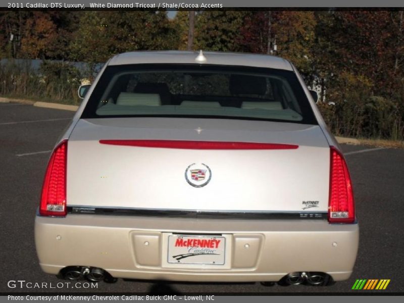 White Diamond Tricoat / Shale/Cocoa Accents 2011 Cadillac DTS Luxury