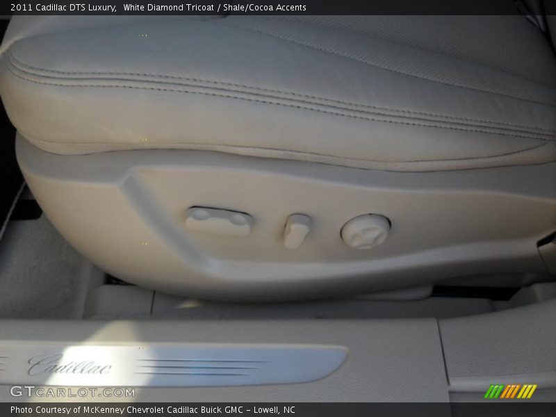 White Diamond Tricoat / Shale/Cocoa Accents 2011 Cadillac DTS Luxury
