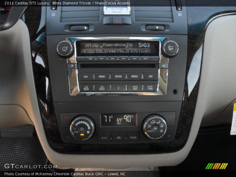 White Diamond Tricoat / Shale/Cocoa Accents 2011 Cadillac DTS Luxury
