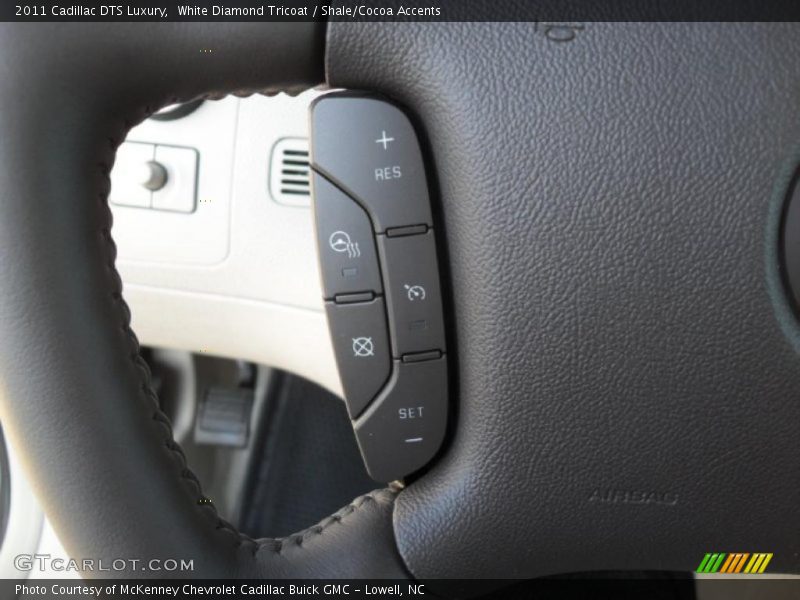 White Diamond Tricoat / Shale/Cocoa Accents 2011 Cadillac DTS Luxury
