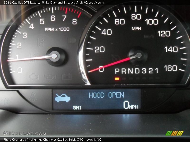 White Diamond Tricoat / Shale/Cocoa Accents 2011 Cadillac DTS Luxury