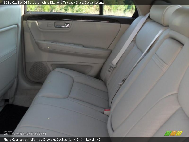 White Diamond Tricoat / Shale/Cocoa Accents 2011 Cadillac DTS Luxury